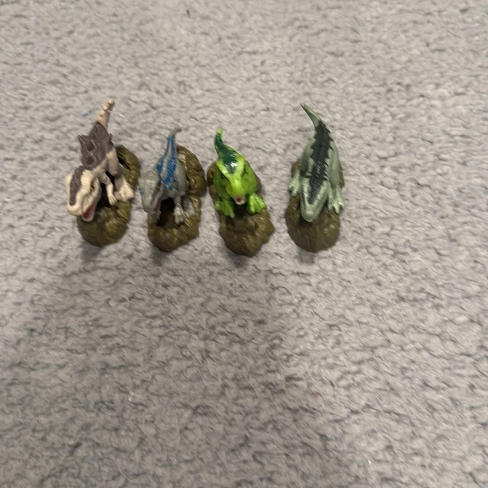 Jurassic World Dominion Micro Collection 4 Dinosaur Figures